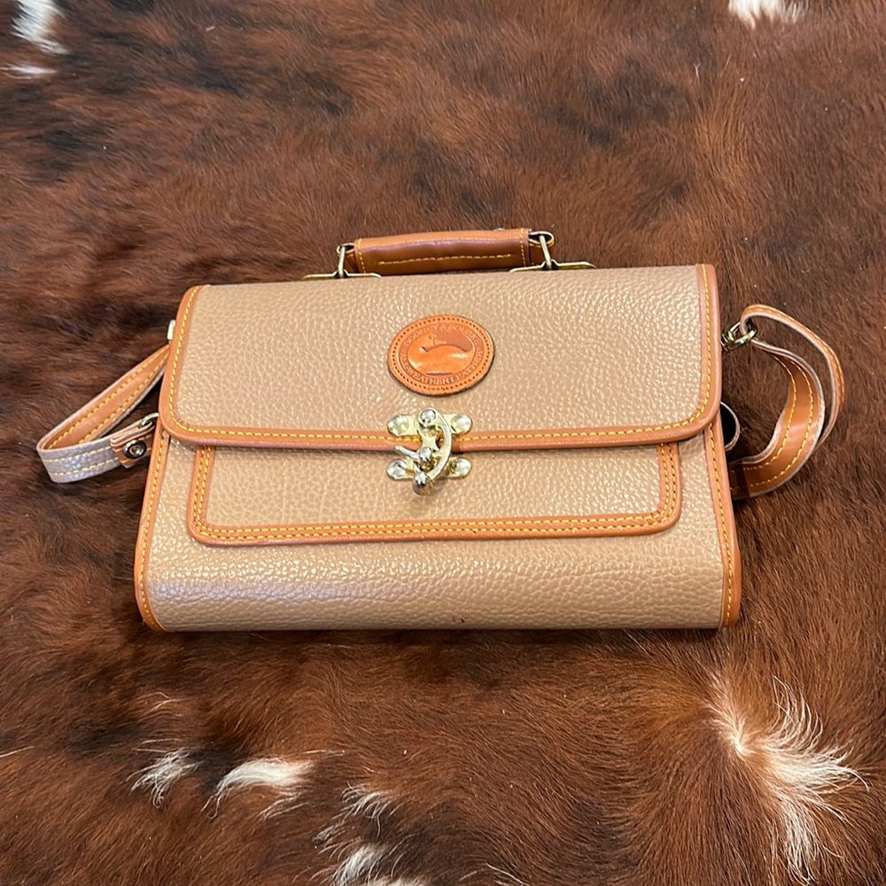 Vintage Dooney & Bourke crossbody